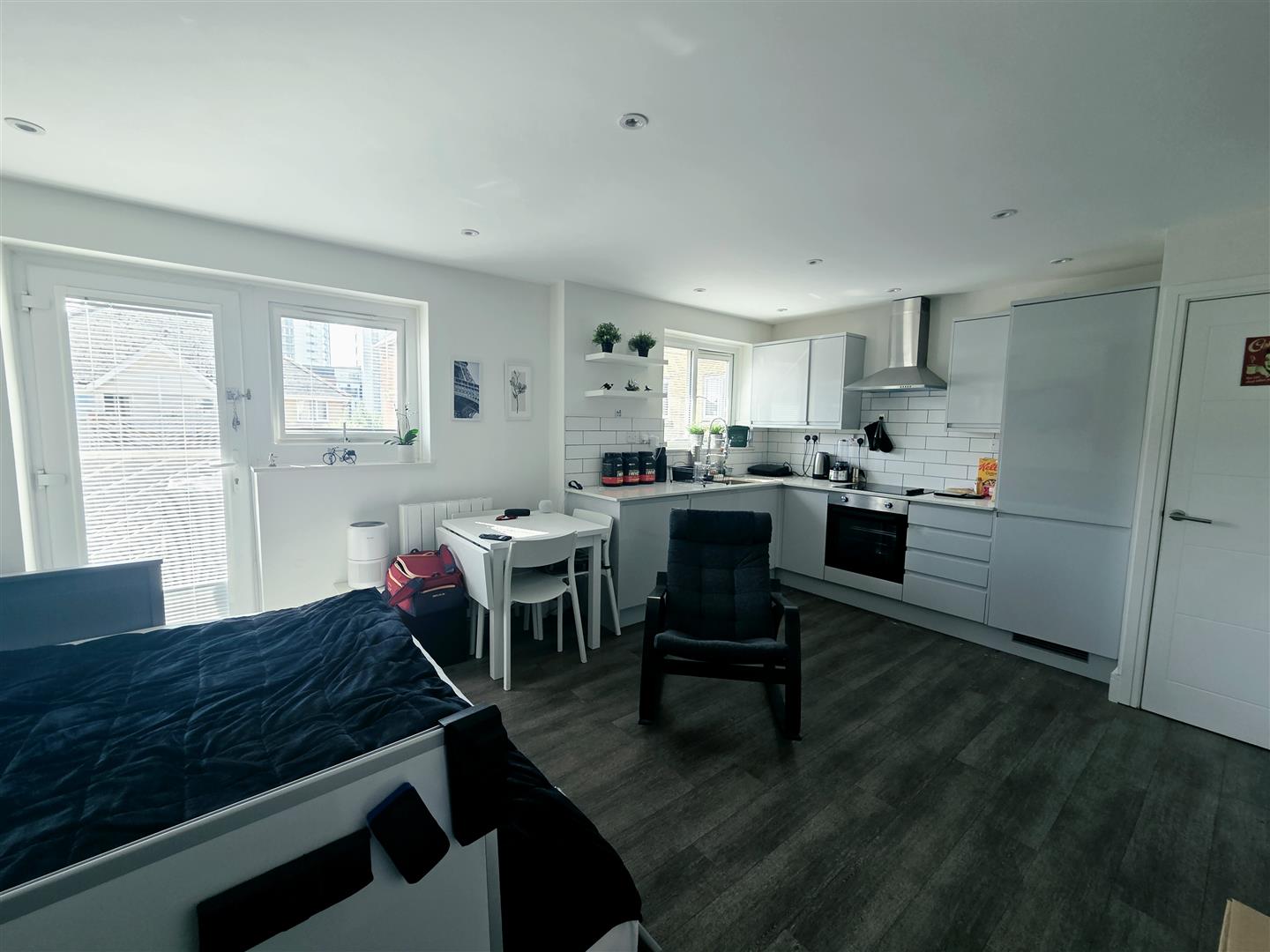 Highmoor, Marina, Swansea, SA1 1YE